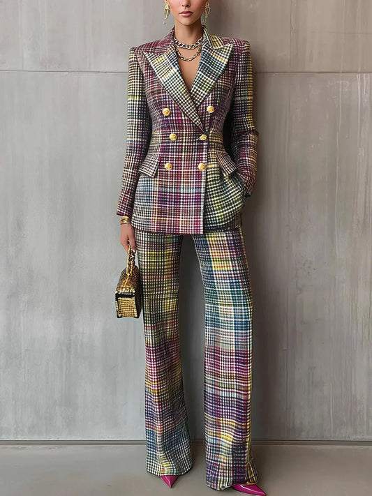 Tailleur de luxe pour femme, design cintré à double boutonnage et motif à carreaux multicolores