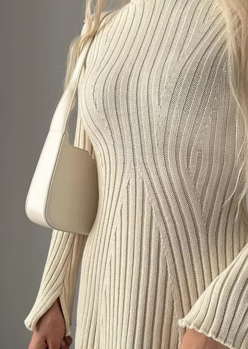 Robe mini à manches longues pour femme, design côtelé avec ajustement élastique qui met en valeur la silhouette