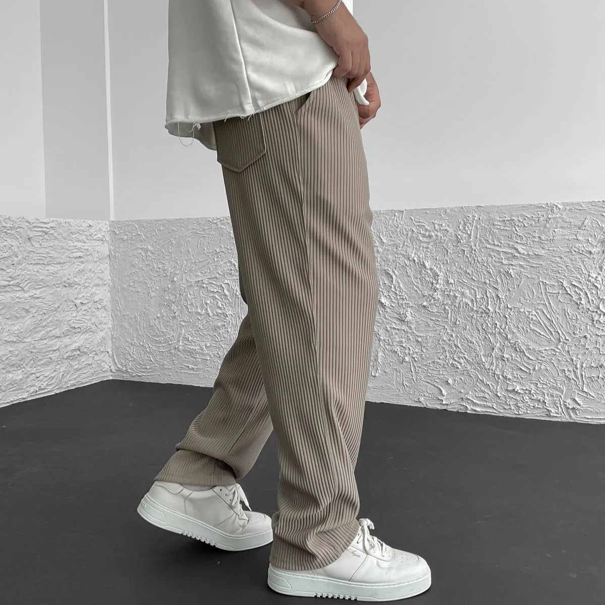 Pantalon côtelé pour homme, design en maille avec jambe droite et taille ajustable
