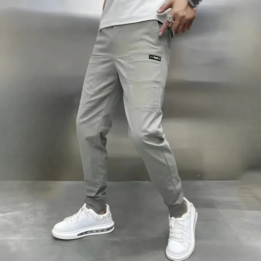 Pantalon cargo stretch, coupe ajustée avec poches fonctionnelles et ajustement ergonomique
