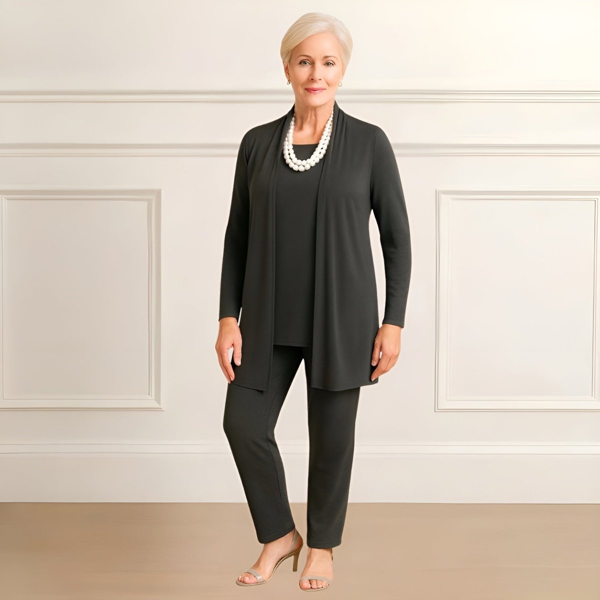 Ensemble pour femme avec long cardigan, top fluide et pantalon, confortable et élégant pour le quotidien