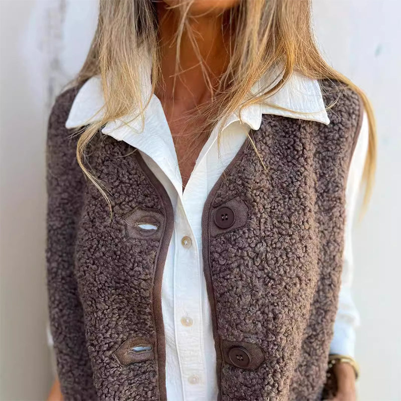 Gilet court pour femme avec boutons à l’avant, design chaud et texture douce effet peau de mouton